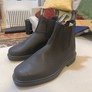 NWT Blundstones 063 women’s US 8.5